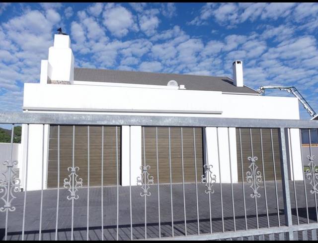 4 BEDROOM HOUSE FOR SALE IN GOLDEN MILE